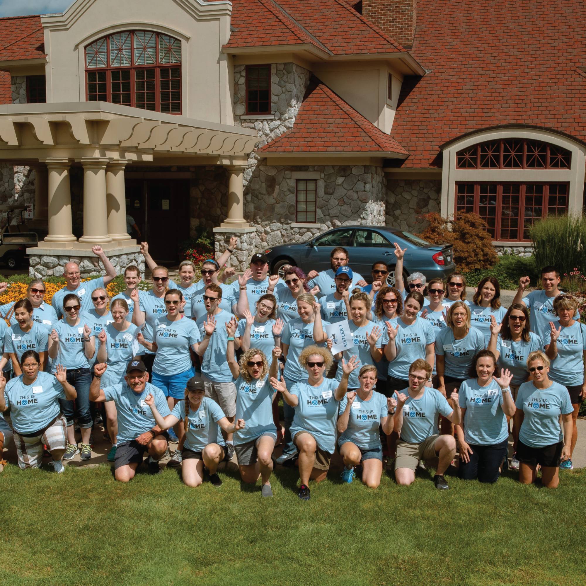 Photo of a group of alumni helping during move in week